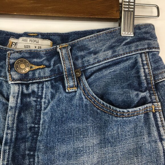 Free people button fly denim shorts size 25 - Picture 2 of 7